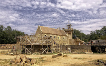 Le chantier de Guédelon. Image du domaine public. Le chantier de Guédelon. Image du domaine public.