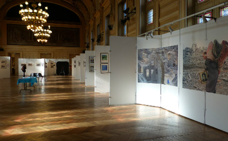 Salon de la photo à la mairie du 13e arrondissement de Paris, grande salle des fêtes. Photo (c) Sophie Dongois
