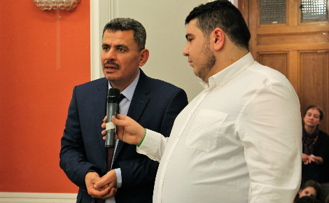 Le maire d'Alep, Brita Hagi Hasan (à gauche), et son interprète Momen Seddik. Photo (c) Anaïs Mariotti