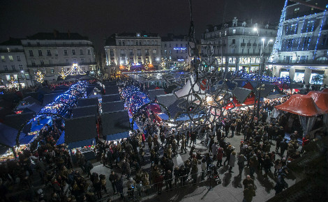 Le Marché de Noël sur la place du Ralliement. Photo courtoisie (c) Mairie d'Angers