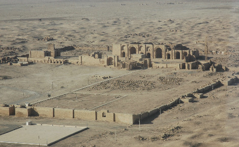 Vue aérienne de la cité antique parthe de Hatra en Irak, détruite le 7 mars 2015 par Daesh. Photo (c) Multi-National Corps Iraq Public Affairs