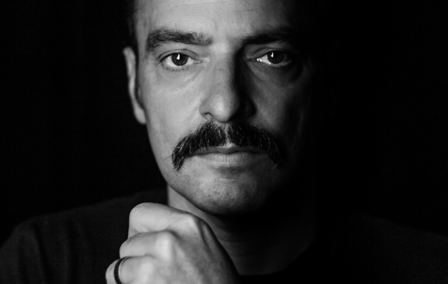 Dimoné est revenu, épris des glaces