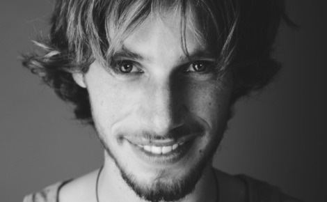 Cliquez ici pour accéder à la page de l'artiste