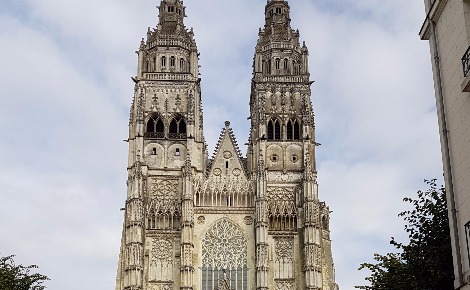 Le haut de la cathédrale Saint-Gatien de Tours, le 18 septembre 2017, quelques heures avant le spectacle. Photo prise par l'auteur.