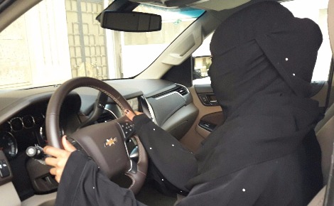 Une femme au volant à Djeddah en Arabie saoudite. Photo (c) Hassan Bouyebri