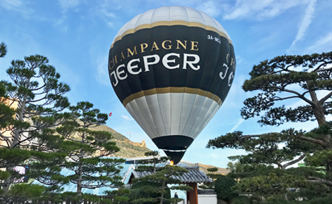 La montgolfière vue du Jardin Japonais de Monaco (c) Charlotte Longépé