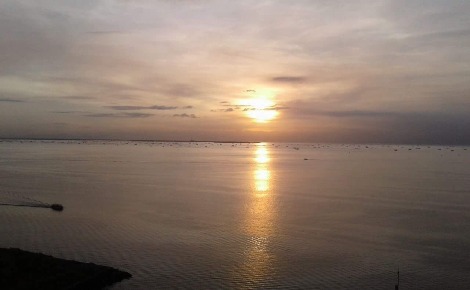 La baie de Manille au coucher de soleil. Photo prise par l'auteur.