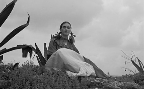 Frida Kahlo en 1937. Photo (c) Toni Frissell. Image du domaine public.