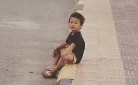 L'enfant seul dans la rue. Photo (c) Fatiha Zeroual