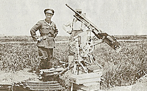 Robert W. Service sur le front près d'Amiens, 1915. (c) Charlotte Service-Longépé