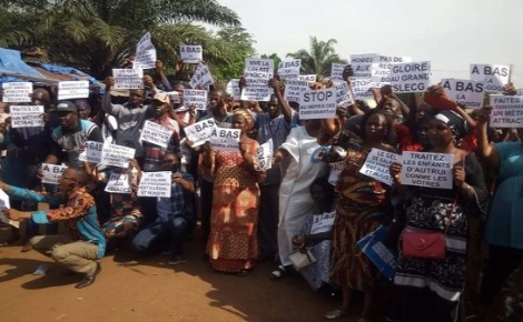 Sit-in des enseignants devant la DCE de Dixinn à Donka (c) Boubacar Barry