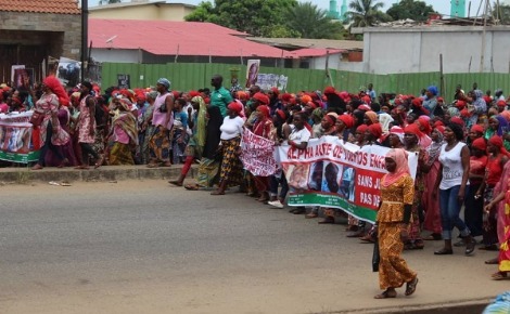 les femmes condamnent les tueries lors des manifestations en Guinée (c) Boubacar Barry