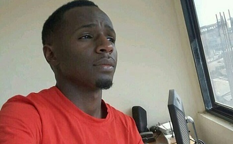 Thierno Maadjou Bah/coordinateur et animateur principal dans l’émission Africa 2015 de la radio Nostalgie Guinée. Photo (c) Boubacar Barry