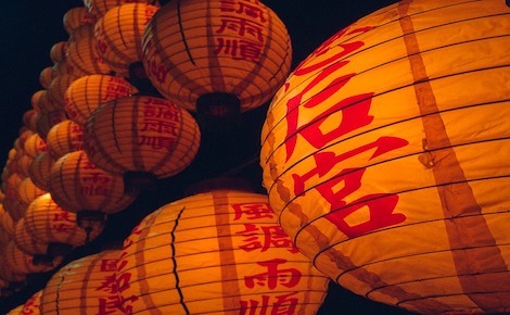 Lanternes chinoises illuminées. Photo (c) Tookapic