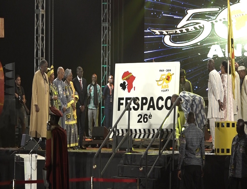Le président du Faso donnant le clap départ de la 26ème édition du Fespaco. Photo (c) P. Ilboudo