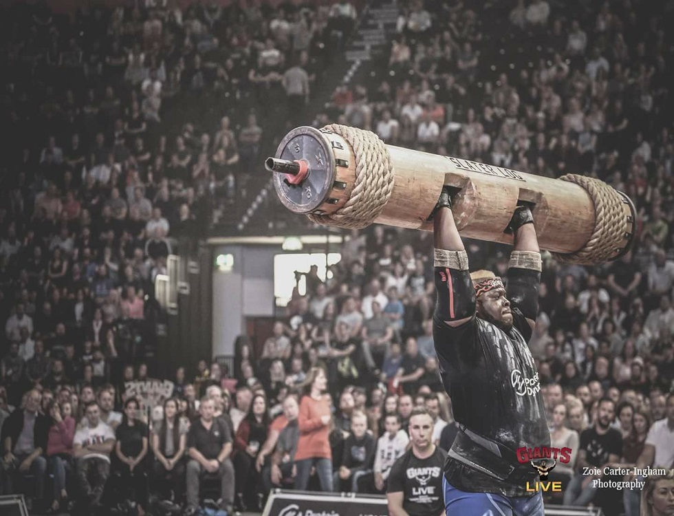 Iron Biby soulevant une charge de 220 kg. (c) I.Biby