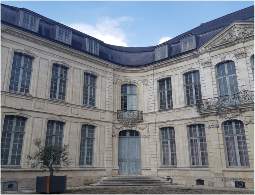 "Grâce aux multiples dons et découvertes archéologiques, notamment pour les armes, ce lieu n'en finit pas d'asseoir sa notoriété" (c) Ophélie Duriez