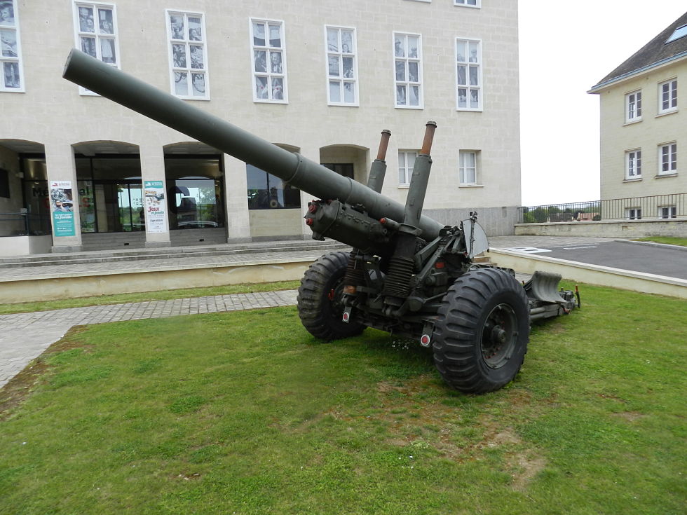 Un canon britannique, obusier de 5,5 pouces – 140 mm – est aussi exposé. © J. P.