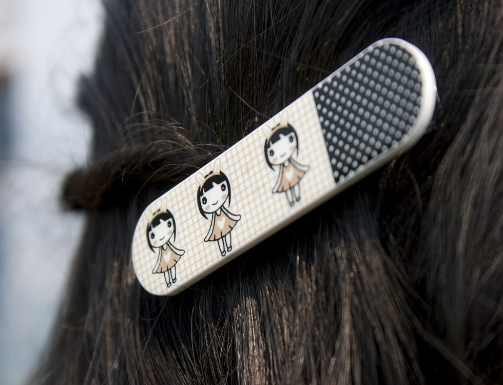 La barrette à cheveux, un accessoire classique qui fait fureur en 2019 en France image libre de droit (c) Suman Maharjan