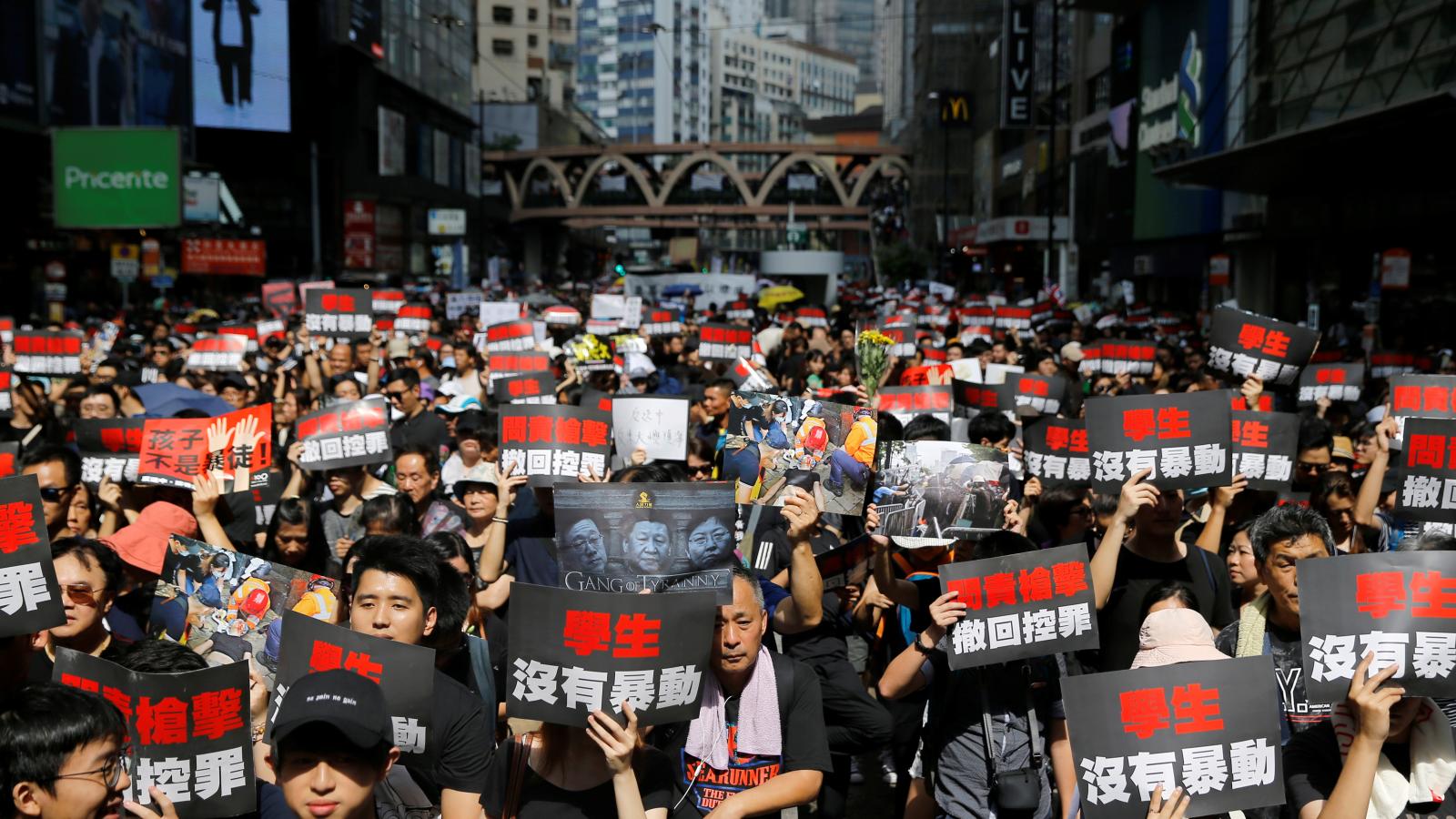 Les manifestants dans les rues de Hong Kong expriment leur colère (c) Thomas Peter/Reuters