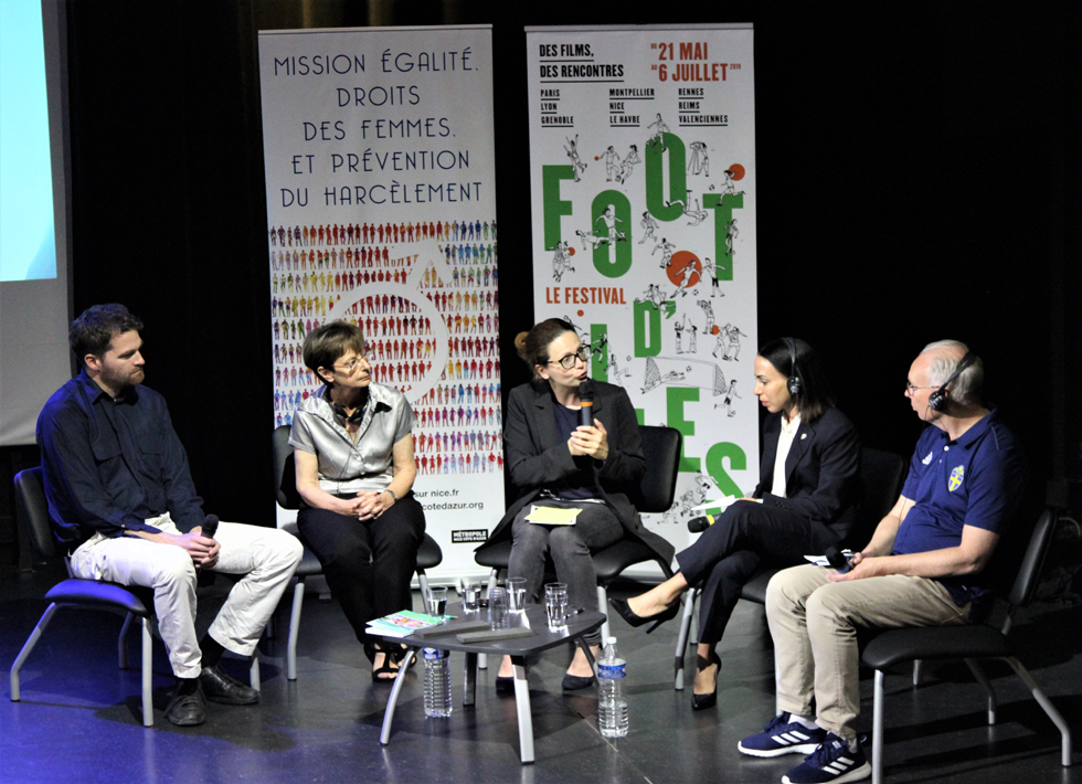 De gauche à droite : Olivier Corbobesse,  Maud Bessi, Fabienne Broucaret, Sevana Ghadimi, Göran Havik. Photo © Serge Gloumeaud