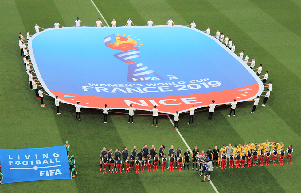 Une compétition, une ville et deux équipes pour un vrai match de football. Photo (c) Serge Gloumeaud