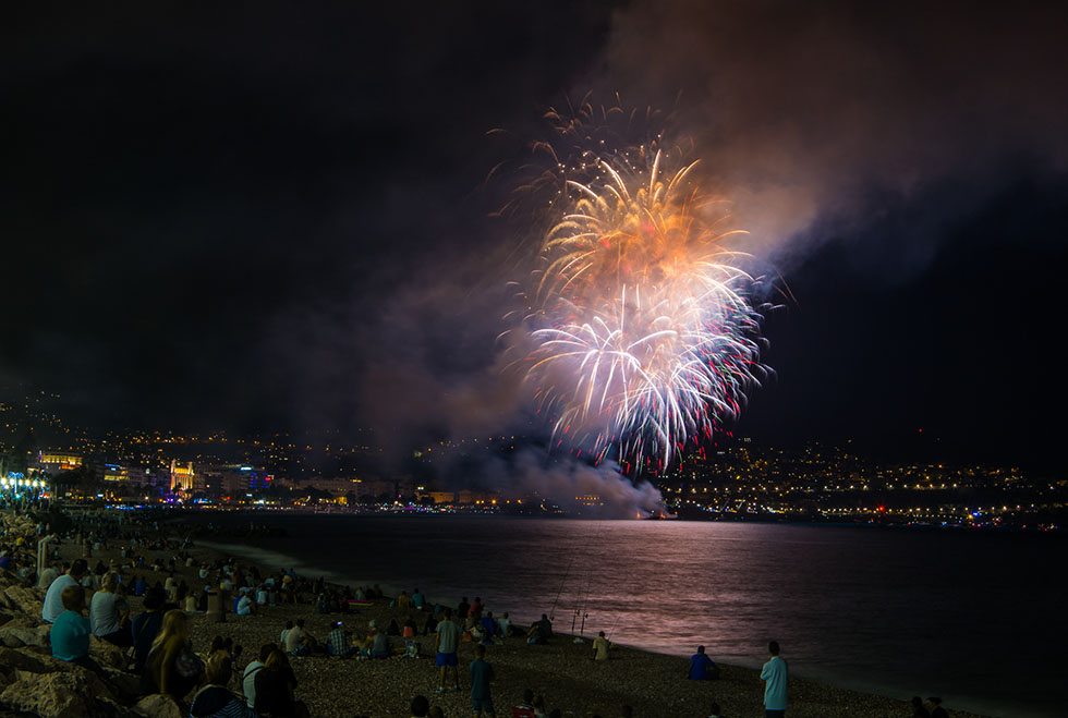 Pour la première fois depuis l'attentat de 2016, un feu d'artifice comme celui-ci a été tiré à Nice, le 13 juillet 2019. Photo (c) Feu d'artifice Nice 2014 - Kurt Bauschardt - flickr