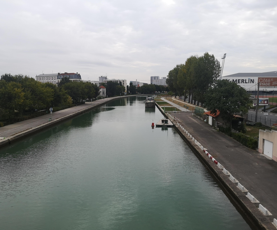 Long de 6,6km, le Canal de Saint-Denis permet d'éviter un méandre de la Seine pour le passage des marchandises. Il fait partie du réseau des canaux parisiens qui s'étire sur 130km. / (c) E.V.
