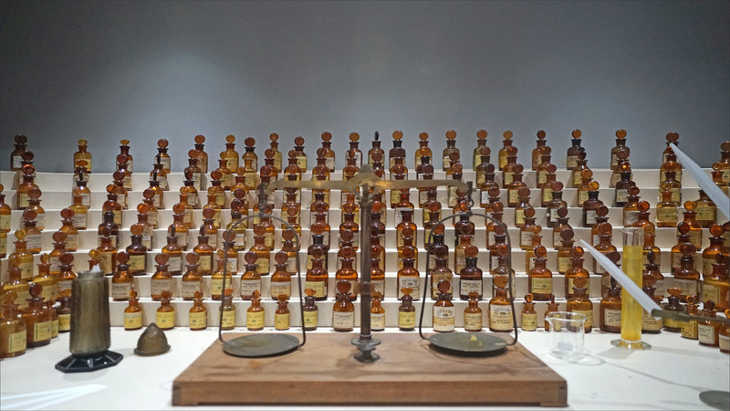 L'orgue à parfums de Jean Carles, directeur de la première école de parfumerie exposé au Musée international de la parfumerie de Grasse (c) Jean Pierre Dalbera
