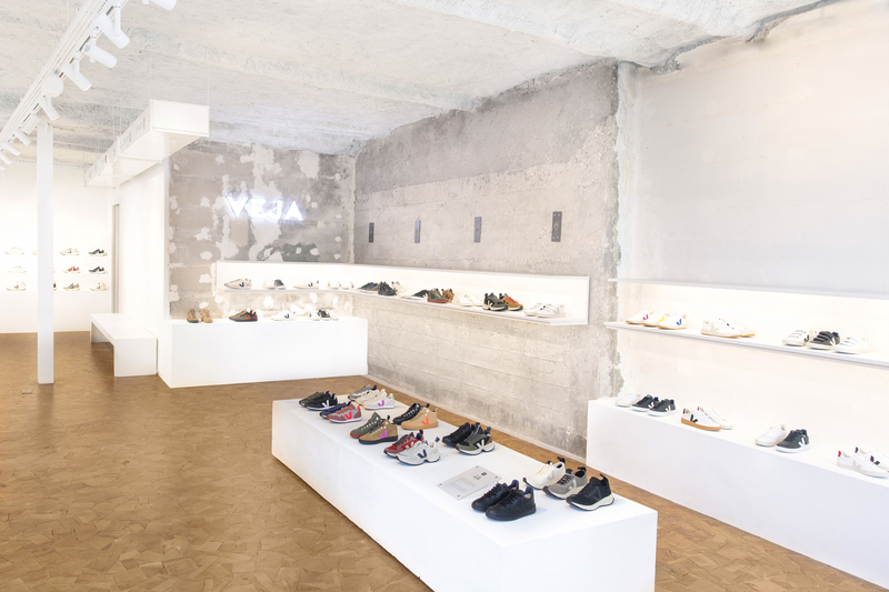 Vue d’ensemble d'une boutique VEJA. Credit photo: Nicolas Avanzinelli