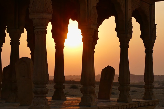 Couché du soleil sur Jaisalmer, dans le désert du Rajasthan, crédit photo: Pixabay / Safran 7