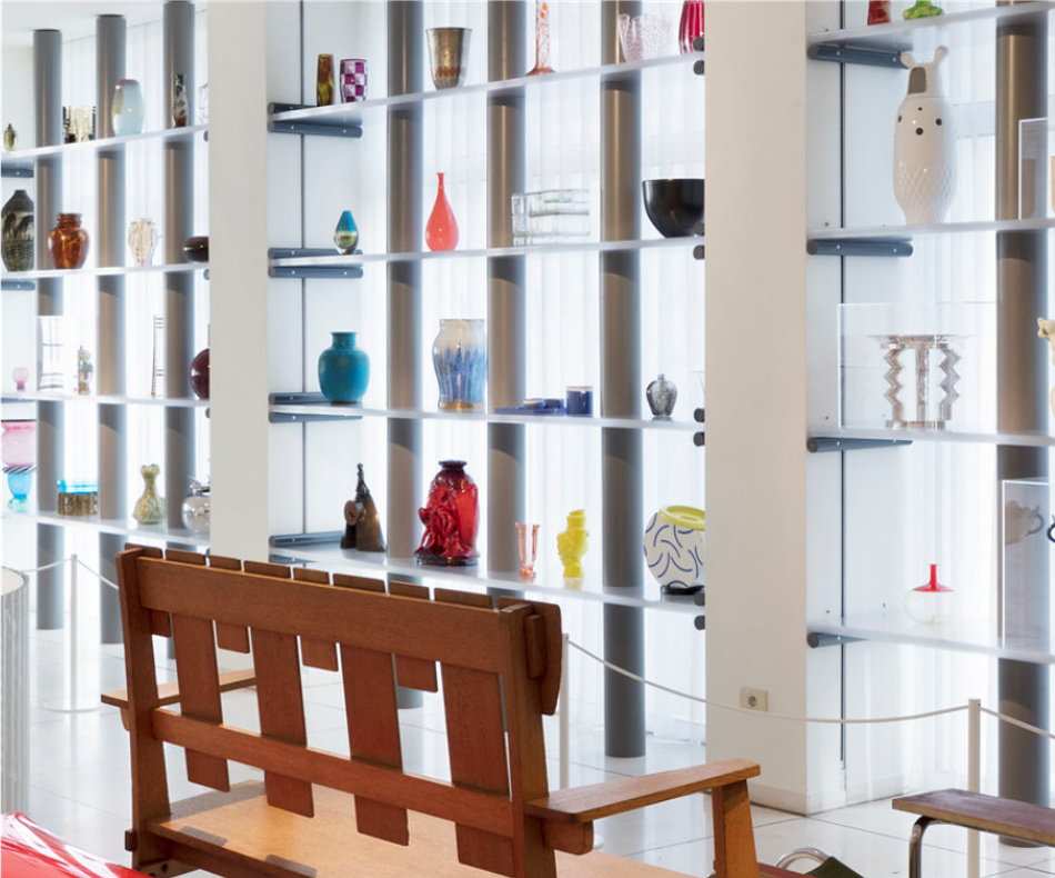 Salle d'exposition dédiée aux objets quotidiens et décoratifs / (c) Design Museum Gent, Object Stories