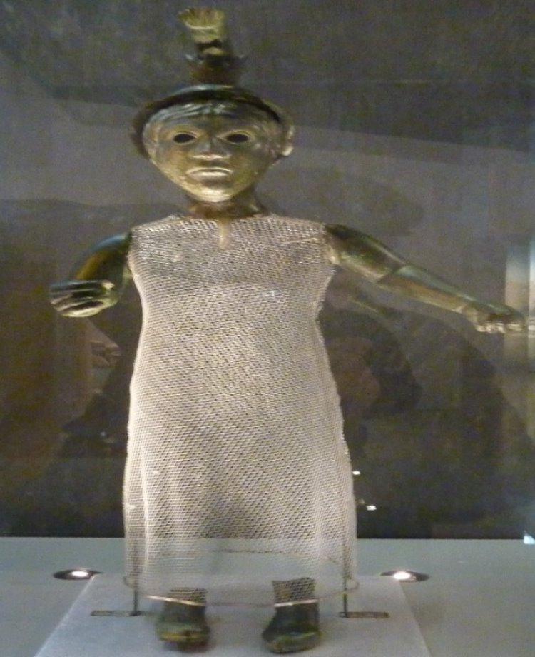 Statue de la mère Brigitte, déesse de la fécondité et de la prospérité (c) Moreau Henri/wikipédia