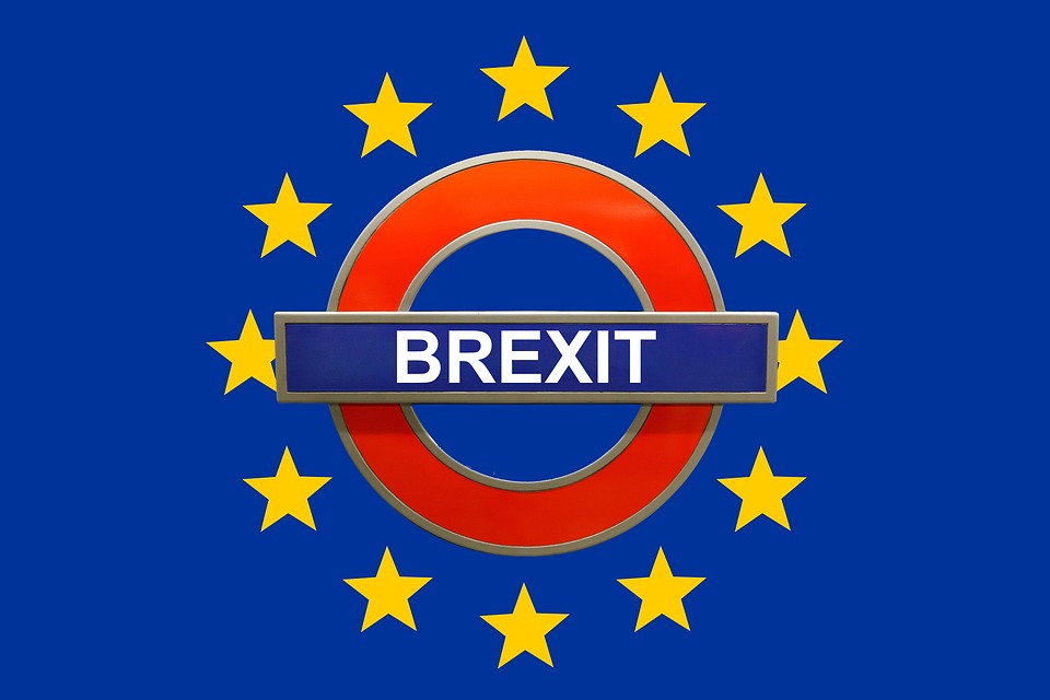 Brexit avec le drapeau européen et un signe reconnaissable de l'Angleterre © Pixabay
