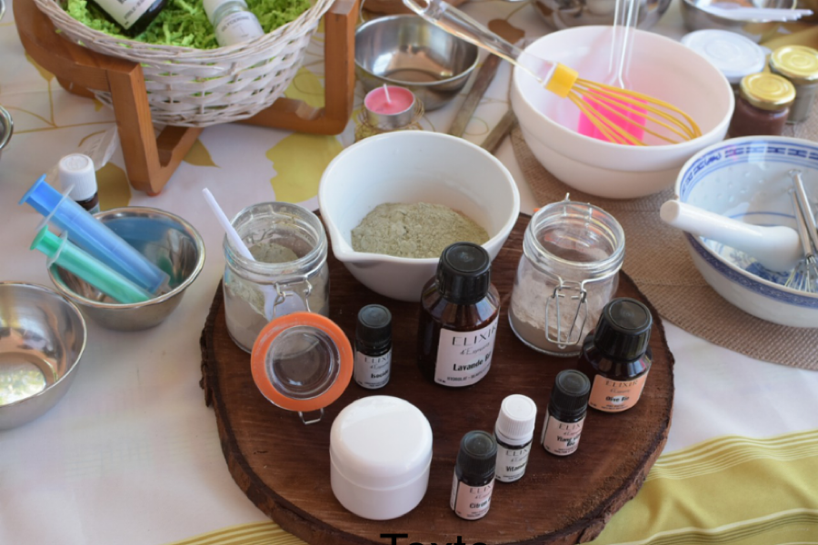 Aujourd’hui, il est désormais possible d’astiquer sa maison tout en utilisant des produits fabriqués soi-même. (c) Murielle Bazabas.