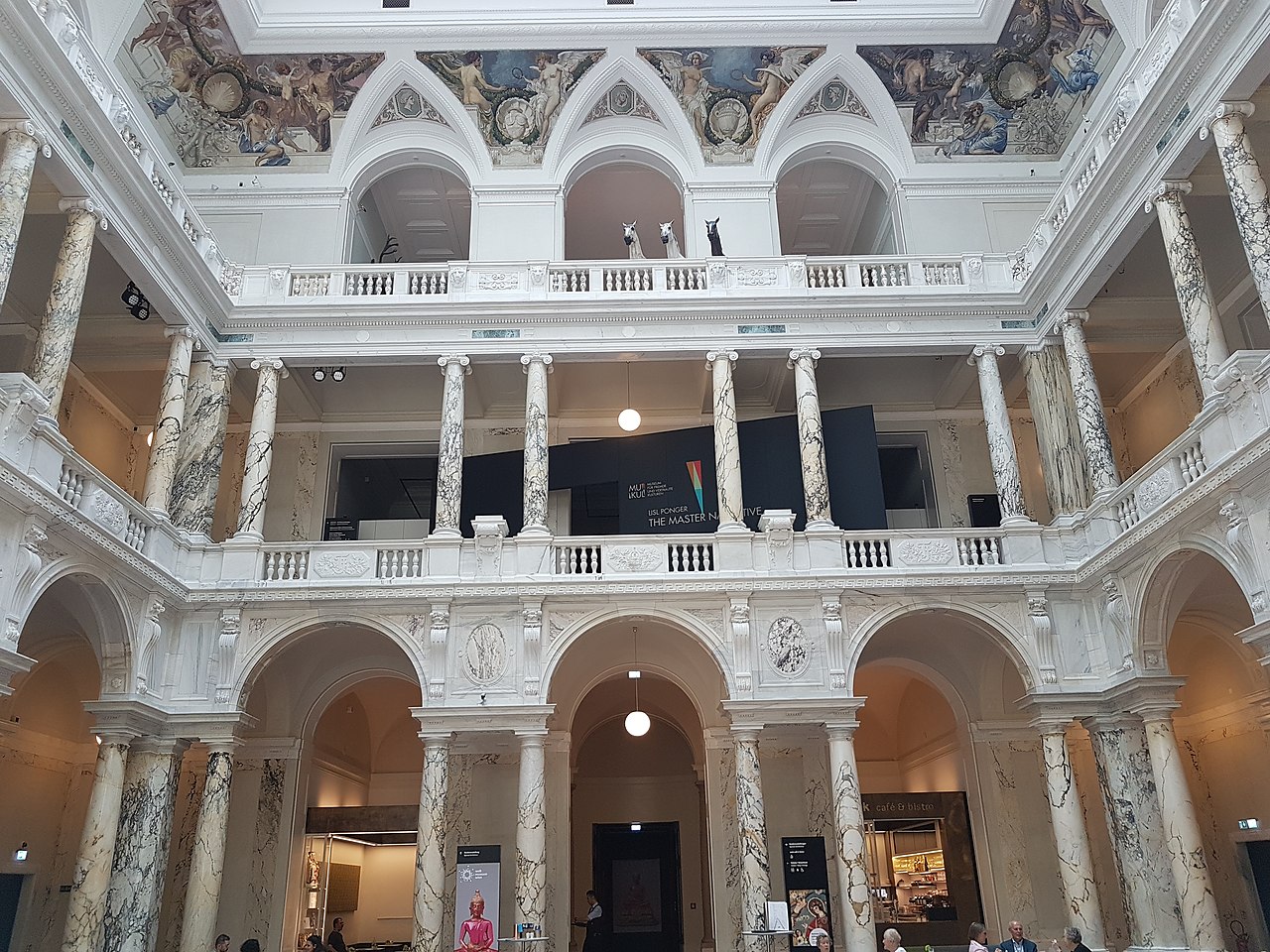 Hall d'entrée du musée viennois qui héberge le "Penacho" (c) DR