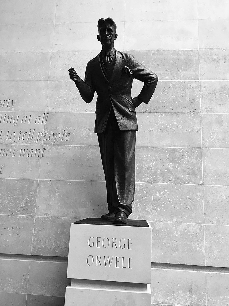 Statue de George Orwell dévoilée fin 2017 à proximité du siège de la BBC à Londres (c) DR