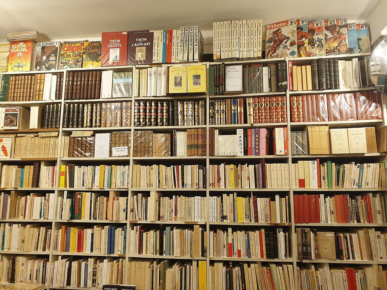 Les livres considérés comme non essentiels ! (c) DR