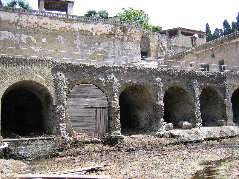 Herculanum, détruite comme on le sait par l'éruption du Vésuve en 79 après J.C (c) Matthias Holländer, German Wikipedia