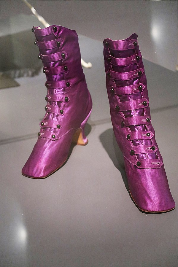 Magnifique paire de bottines de soie fabriquée vers 1880 (c) DR