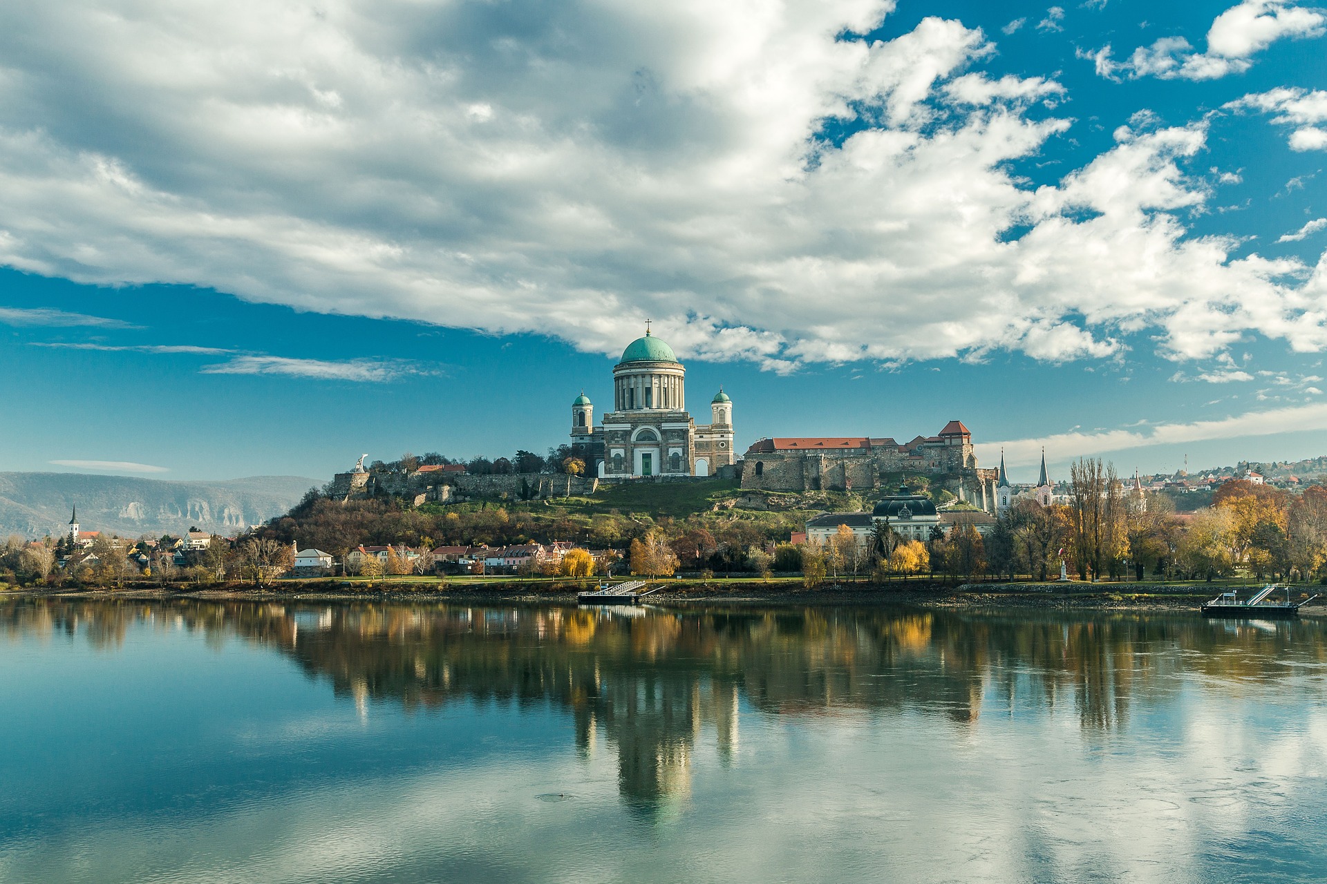 Esztergom capitale religieuse de la Hongrie (c)  Gábor Bejó de Pixabay