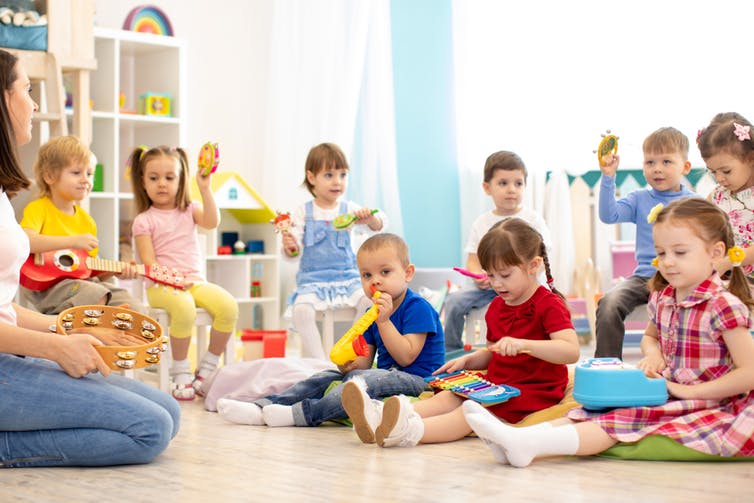 Les comptines que les enfants apprennent en maternelle les préparent en fait à la lecture. Shutterstock