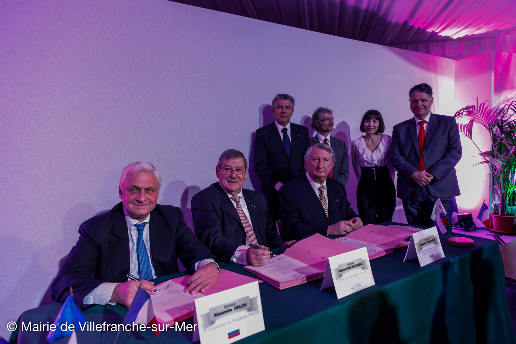 La signature du memorandum créant la Fondation Franco-Russe. Photo courtoisie (c) Mairie de Villefranche-sur-Mer