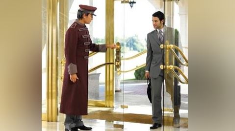 Qualité du service, savoir-être et étiquette dans l'hôtellerie de prestige