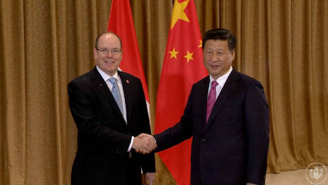 S.A.S. le Prince Albert II avec le Président de la République Populaire de Chine, S.E. M. Xi Jinping. Photo (c) Palais Princier