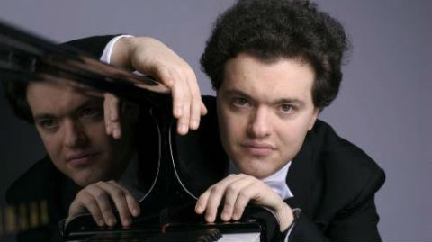 Evgeny Kissin. Photo (c) DR. Cliquez ici pour accéder à la page de l'artiste