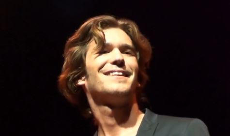 Cliquez ici pour accéder à la page de l'artiste