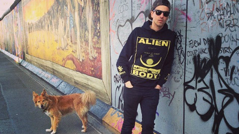 Cliquez ici pour accéder à la page artiste