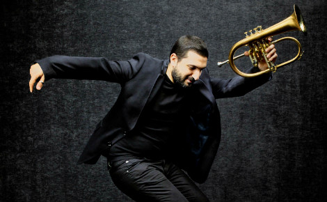 Cliquez ici pour accéder à la page de l'artiste