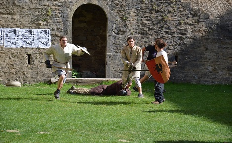 Les membres de la Seigneurie du Mont-Denis s'entraînant au combat médiéval. Photo (c) MMM
